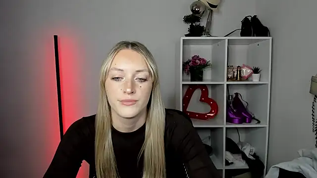EvelynBlond webcam