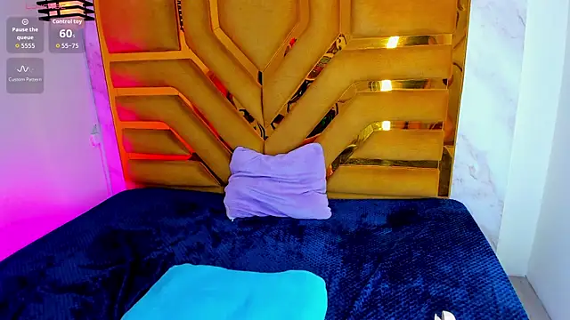 Violett_Cinnamon webcam
