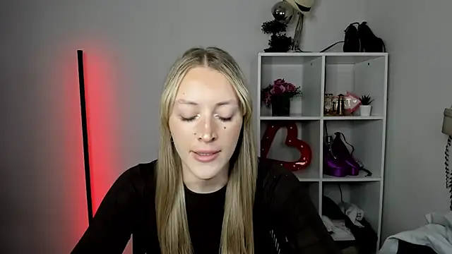 EvelynBlond webcam