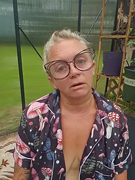 Blondejenn webcam