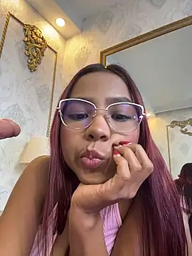 LucyLeah webcam