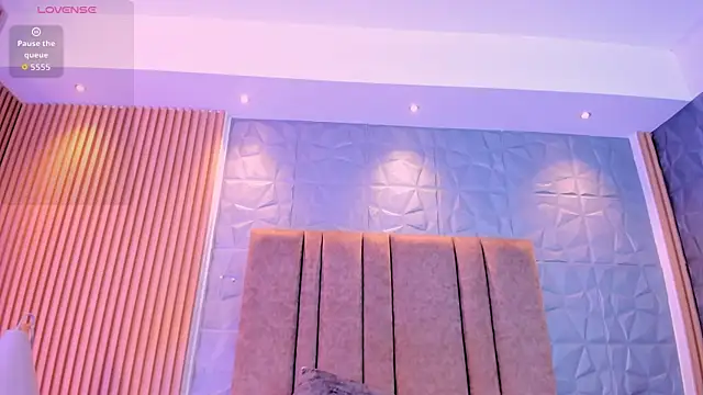 Ivaannaa_ live cam on StripChat