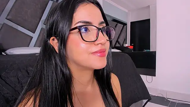 Radiant_Naomi webcam