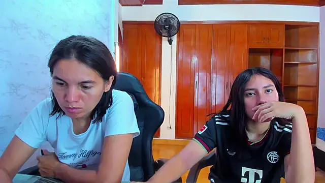 Soffy_and_Emily webcam