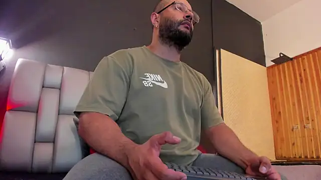 Luke__09 webcam