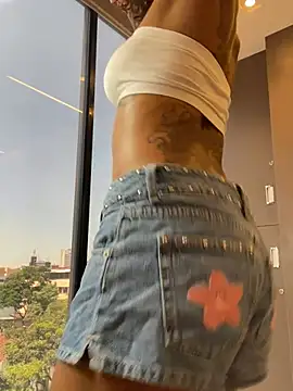 LizStorm_ webcam