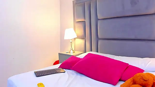 KendalFoxx webcam