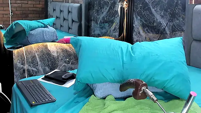 Couple_Gold69 Live Web Cam Show