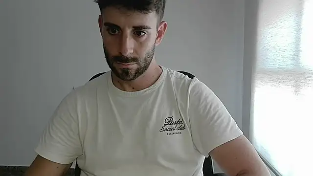 vargas90 live cam on StripChat