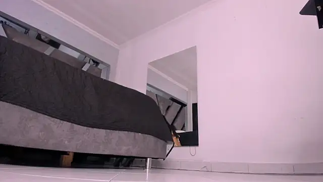 Radiant_Naomi webcam