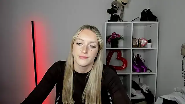 EvelynBlond webcam