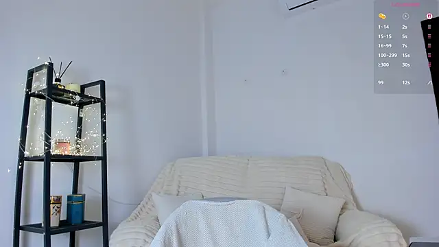 emydollyy live cam on StripChat