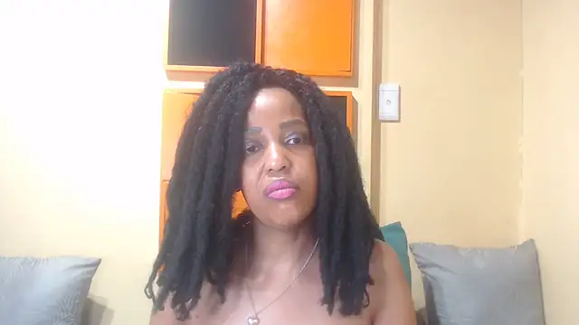 AssSeductress43 live cam on StripChat