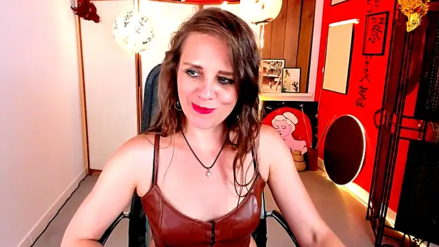 EmiliaBedy live cam on StripChat