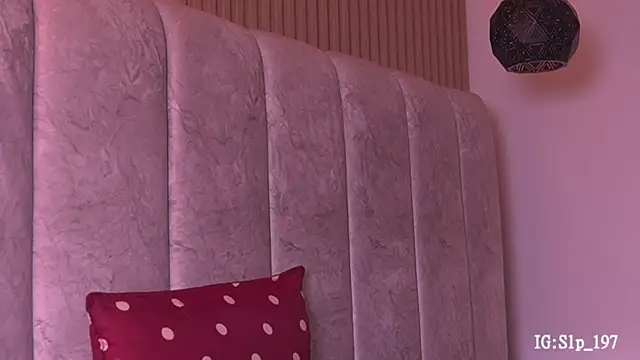 sara_lopee1 live cam on StripChat