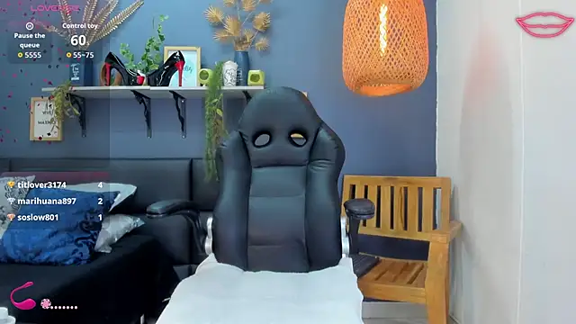 yessila_parker live cam on StripChat