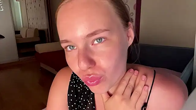 AmeliaOakheart live cam on StripChat