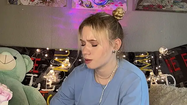 EarlineStrojnys live cam on StripChat