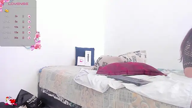 Valeria_Gate live cam on StripChat