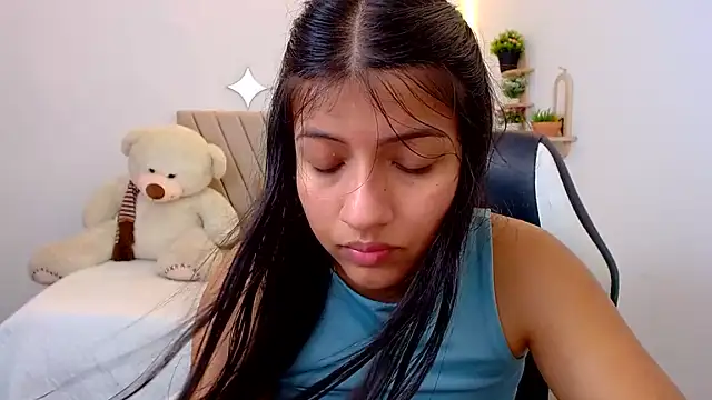 zara_cute live cam on StripChat