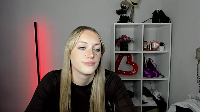 EvelynBlond webcam
