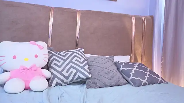 Mia_Naive webcam
