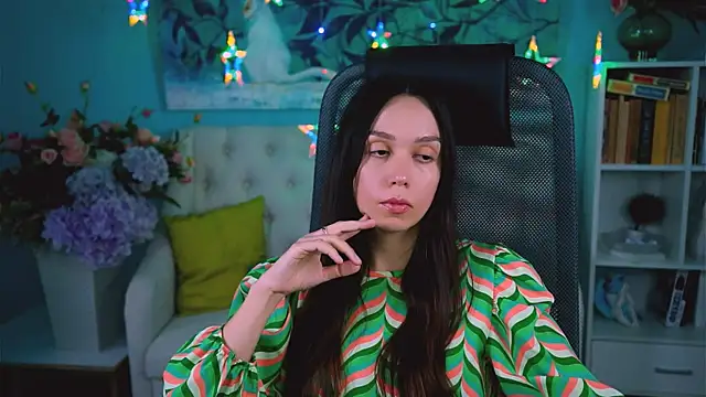 OliviaWeles webcam