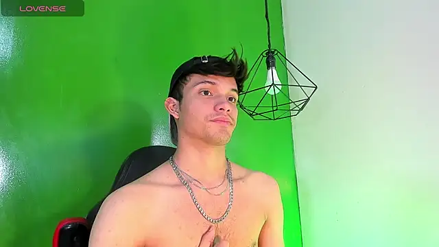 alexgod- live cam on StripChat