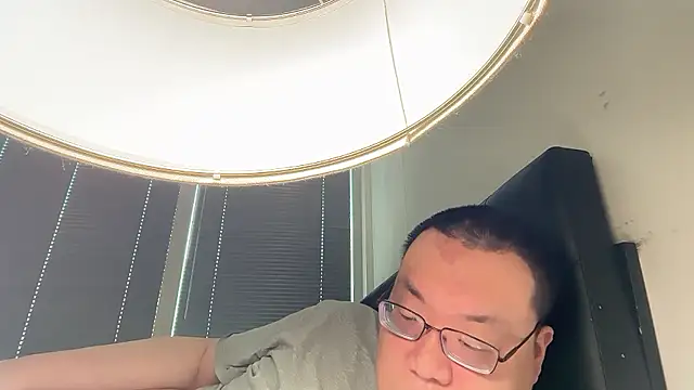 happynewyear111222 live cam on StripChat