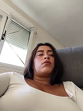 MissNyraSecret webcam