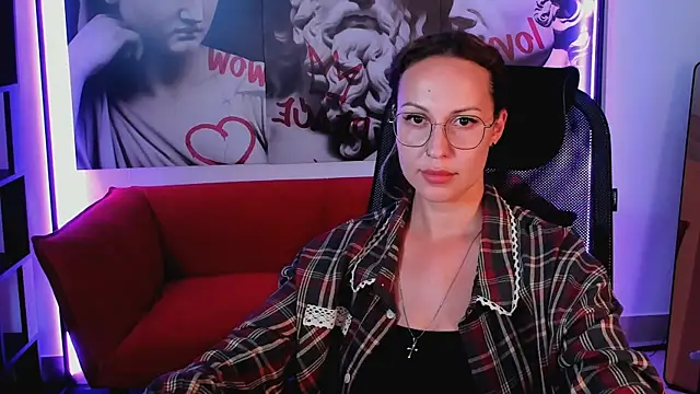 Charlotte_Hudson live cam on StripChat