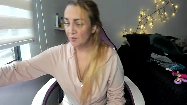 adri_smoke webcam