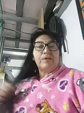 clarita_01 live cam on StripChat