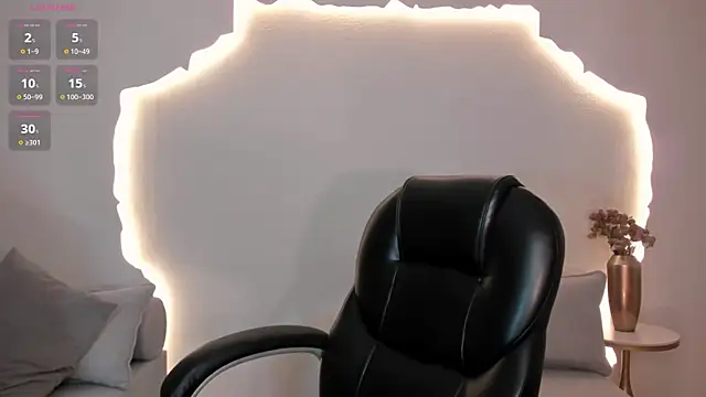 ValeriaVelvet live cam on StripChat