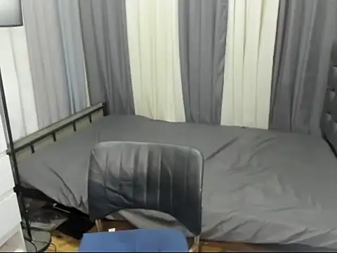 XTsUncutMargauxX webcam