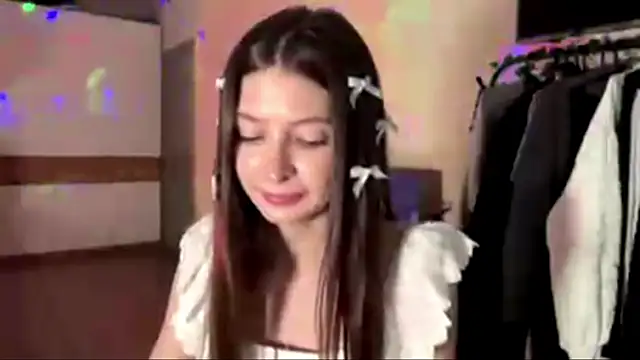 KikiBloomy webcam