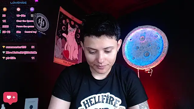 girl_intense444 webcam