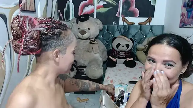 manzanahot9 live cam on StripChat