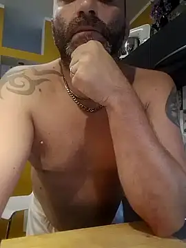 Gigi8412 live cam on StripChat