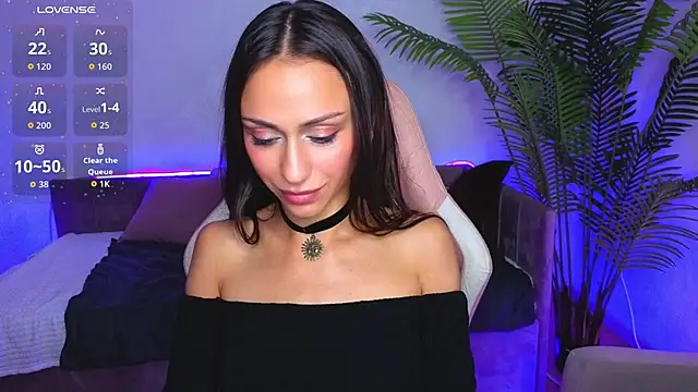 Petite_Moly live cam on StripChat