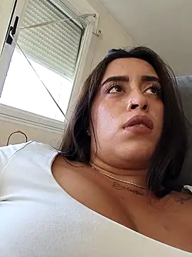 MissNyraSecret webcam