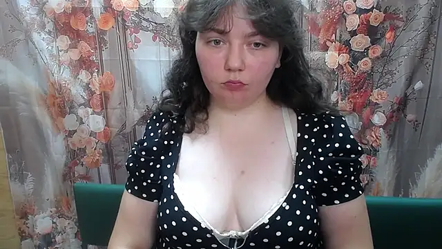 NeonilaLisova webcam
