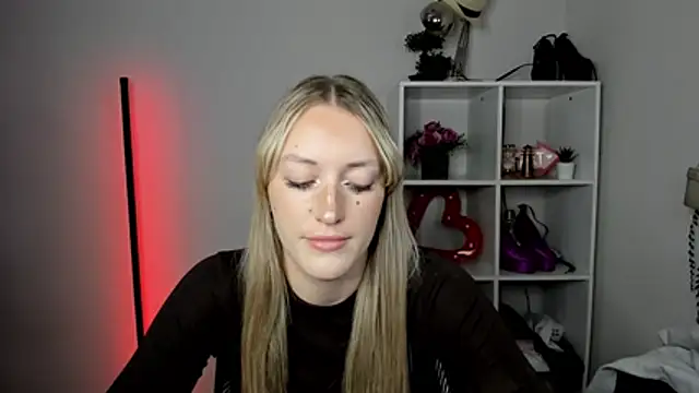 EvelynBlond webcam