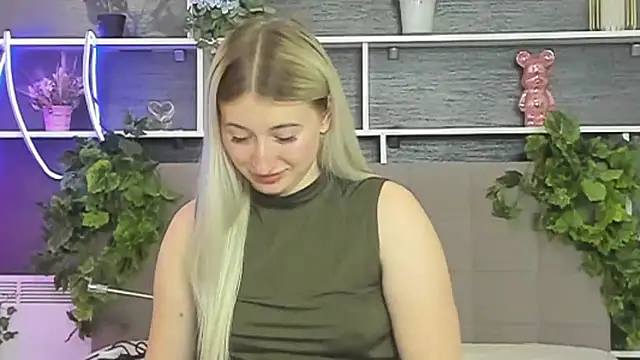 HollyTailors webcam