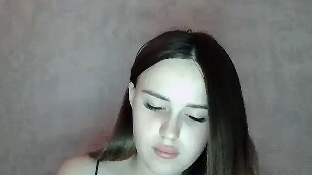 SweetLoraa webcam