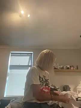 Amelie_BlondeXX webcam