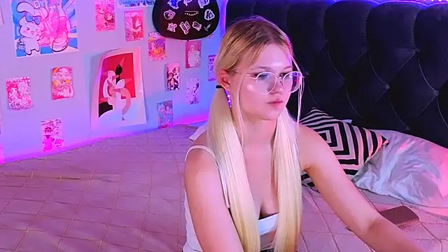 LunariaFox webcam