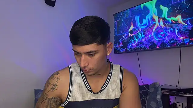 SexxxySquirterStev777 webcam