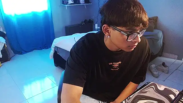 Mr_yisuzz webcam
