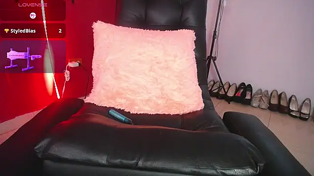 kira_milk1 webcam